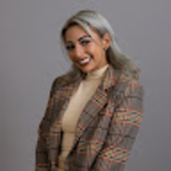 Meet your Posher, Hannah - Picture 1 of 1